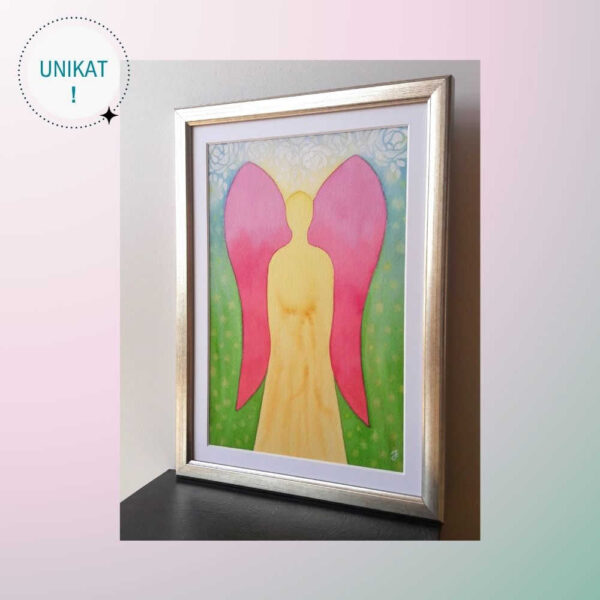 Ręcznie malowany akwarelami obraz z aniołem ze skrzydłami w kolorze dzikiej róży