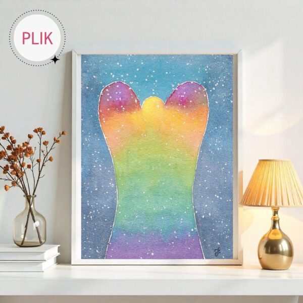 Ręcznie malowany akwarelami Anioł we wszystkich kolorach tęczy, tak jakby światło przeszło przez pryzmat. Całość na niebieskawo-jeansowym tle, oprószone drobinkami śniegu.